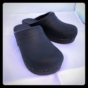 Sanita girl black clogs size 11.5/ 29 Euro